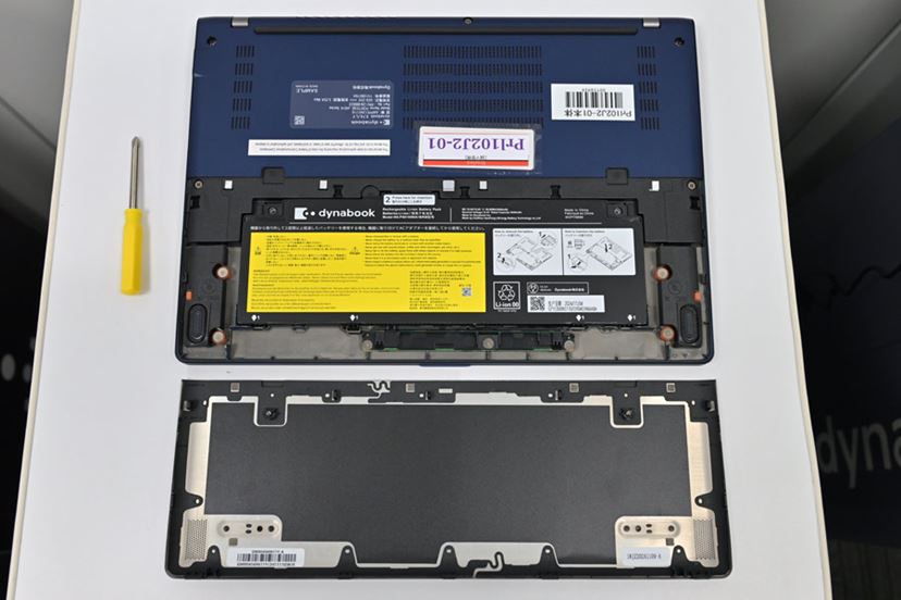 バッテリー交換対応の14型ノート「dynabook X74」が登場！ 薄型・軽量