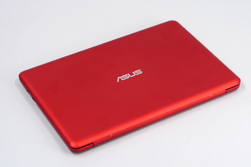 ASUS JAPAN「EeeBook X205TA」―売れ筋2位！ 3万円モバイルノートPCの