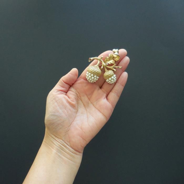 TRIFARI（トリファリ）☆ミルクガラス 白いドングリのヴィンテージ