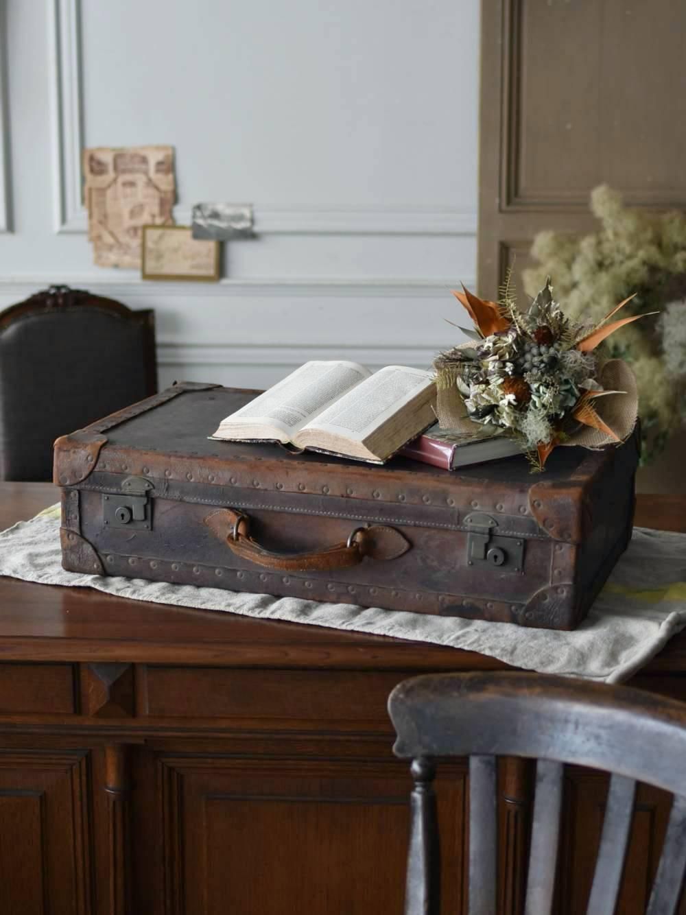 フランスアンティーク雑貨 アンティークトランク.20 ディスプレイ小物