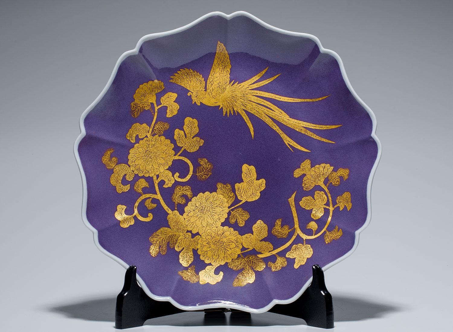 人間国宝 吉田美統作 9.5号飾皿 釉裏金彩菊鳳凰 - 九谷満月公式