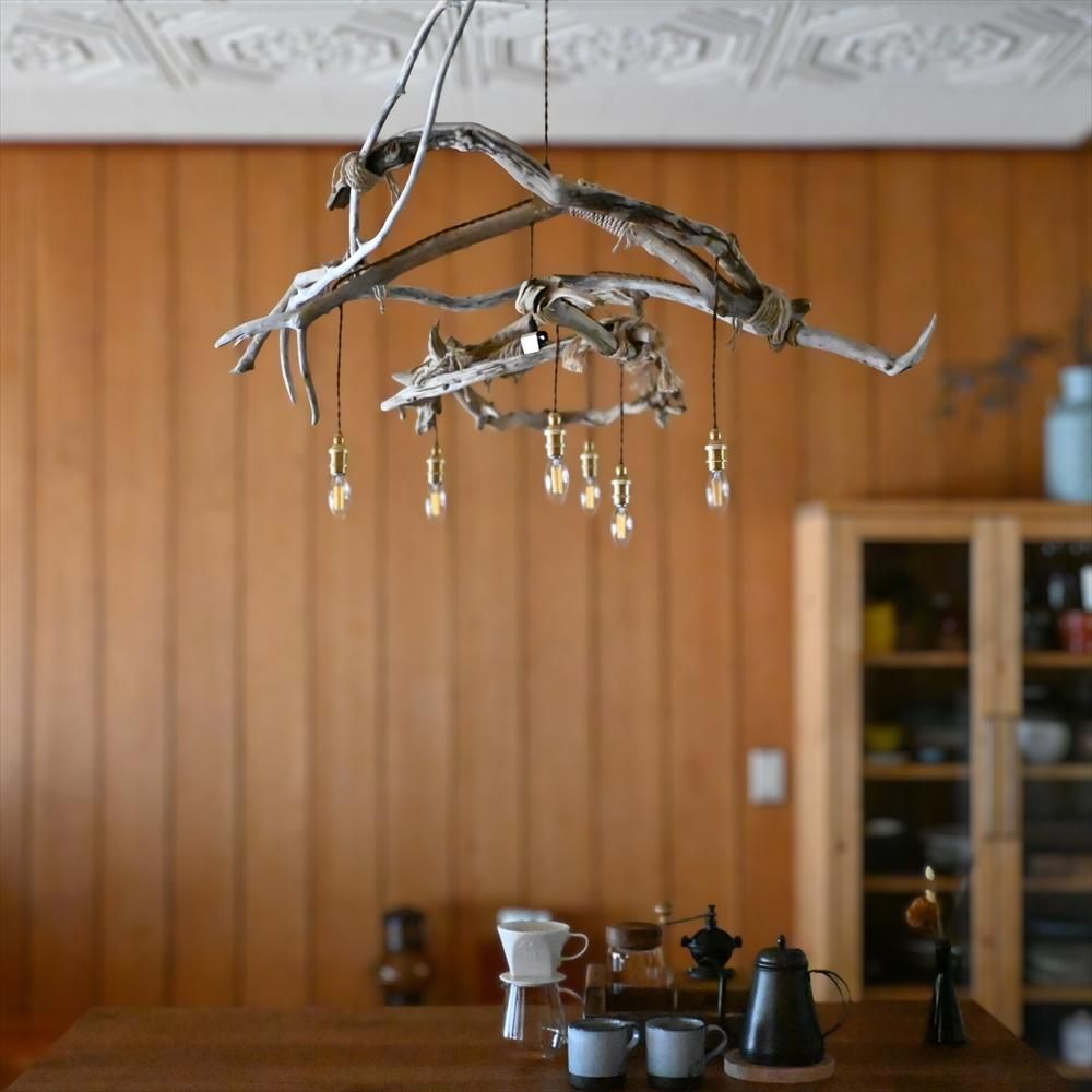 流木が絡んだインパクトがあるペンダントライト | 6灯772｜おしゃれ