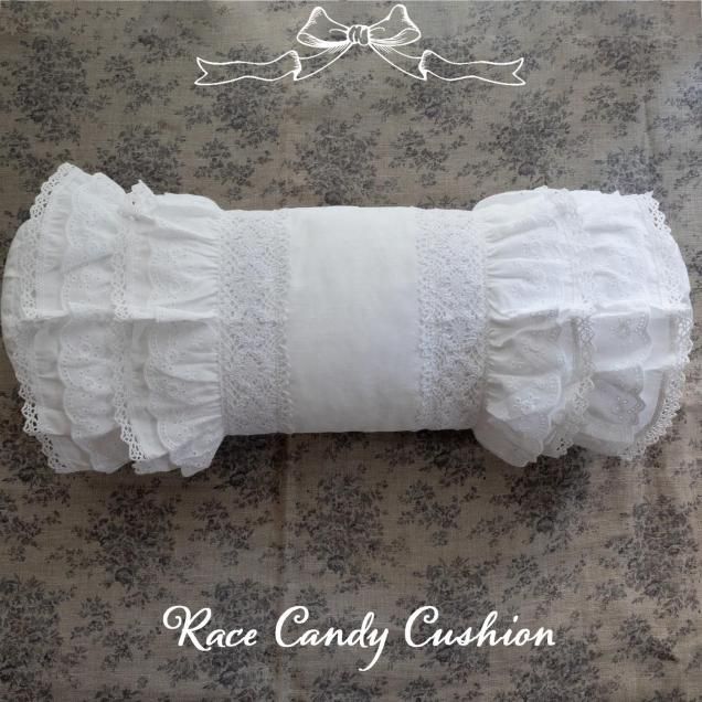 ホワイトレースキャンディクッションカバー | 可愛いフリル - シャビー