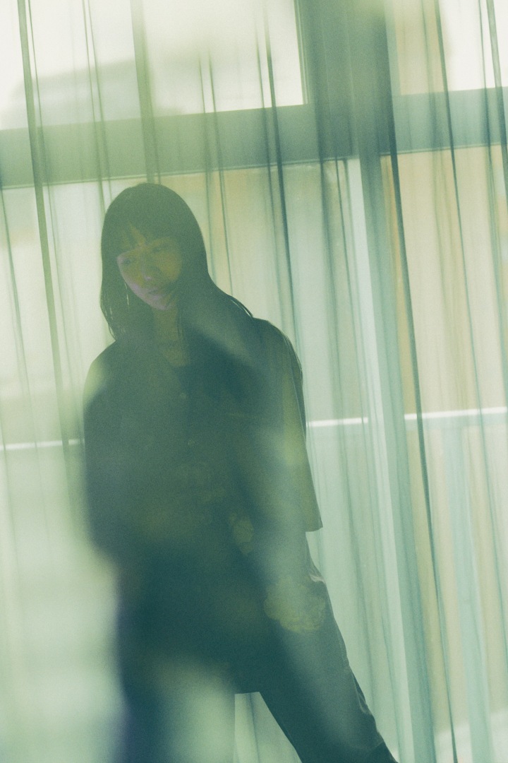 情報量が多い時代だからこそ、奇を衒わずに──ミニマルな音作りで描い