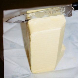 羊文学、即日予約完売となった最新AL『our hope』アナログ盤アンコール