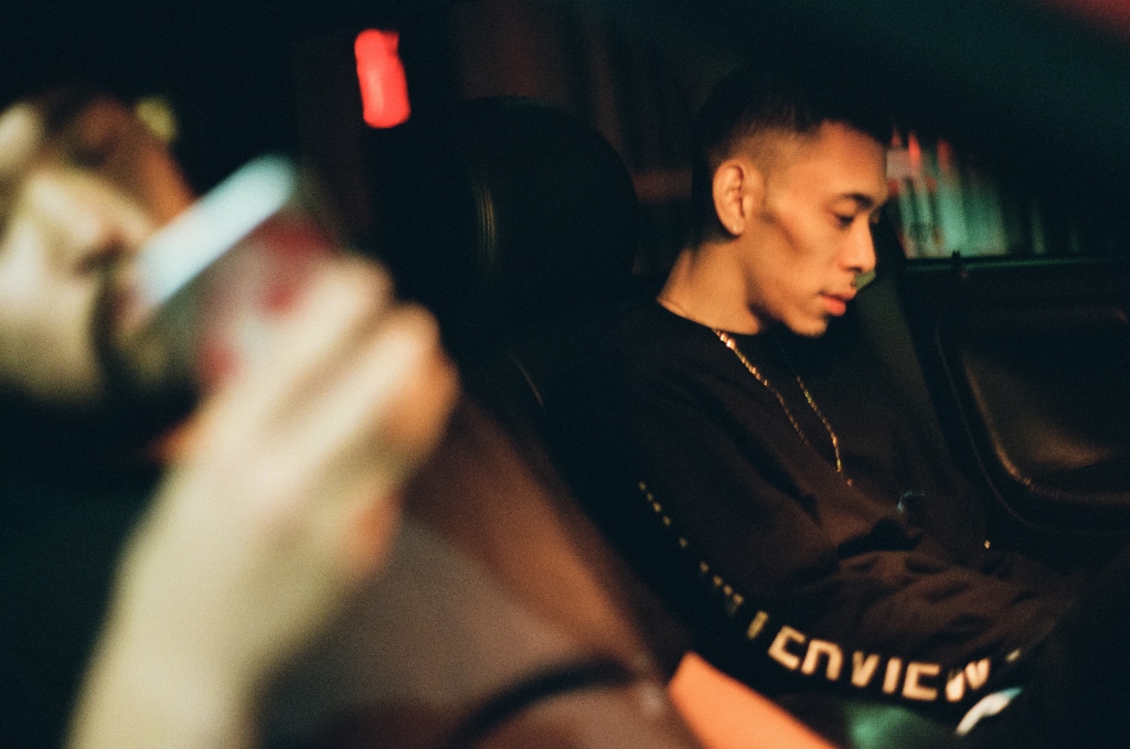 IOの2ndアルバム『Mood Blue』のリリースを記念して、期間限定