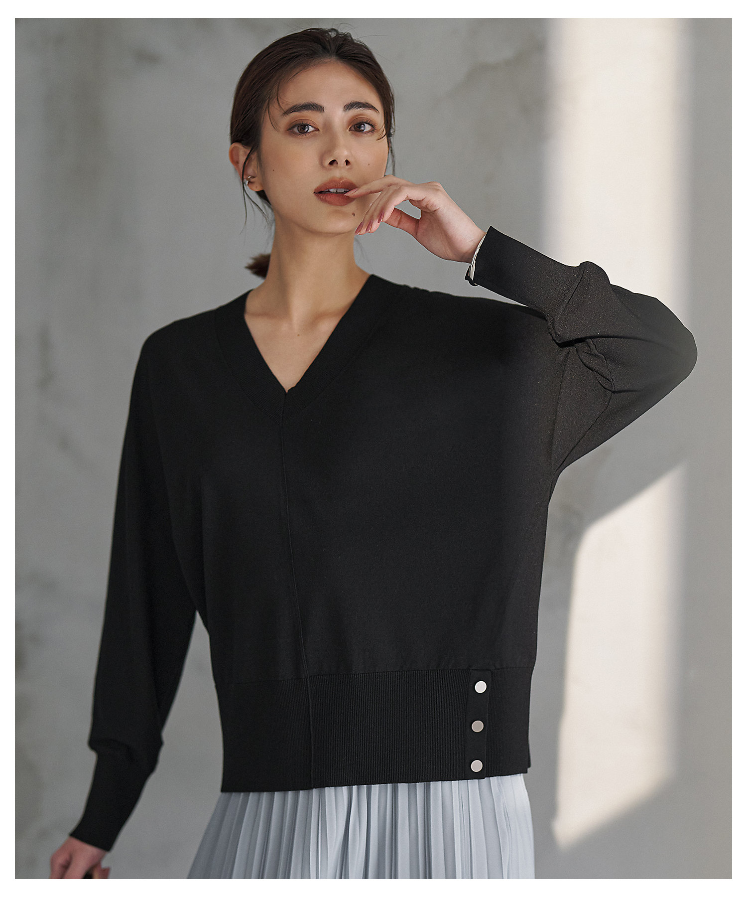 クリアレーヨンストレッチ Vネックニット（KRCMLM0302