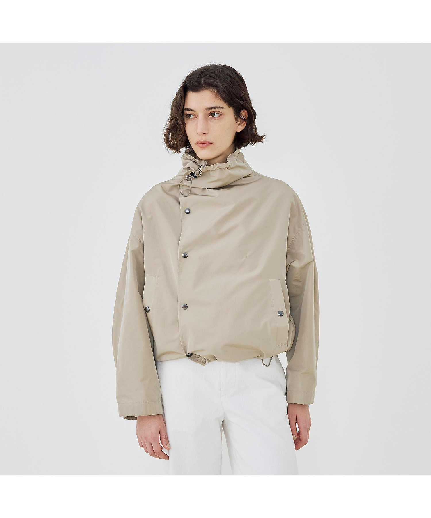 メモリータフタ ハイネックショートブルゾン | GALERIE VIE (Women