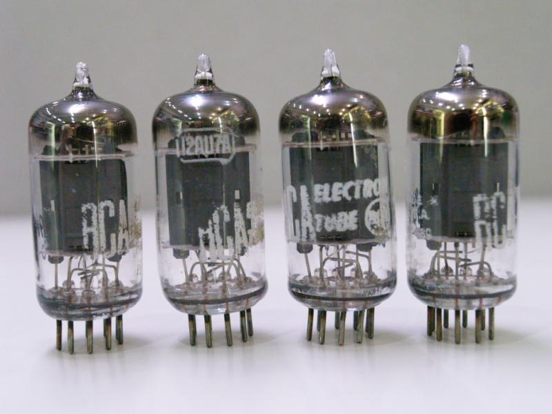 カメラのいわもと：真空管 12AU7、ECC82、同等管、類似管商品在庫一覧