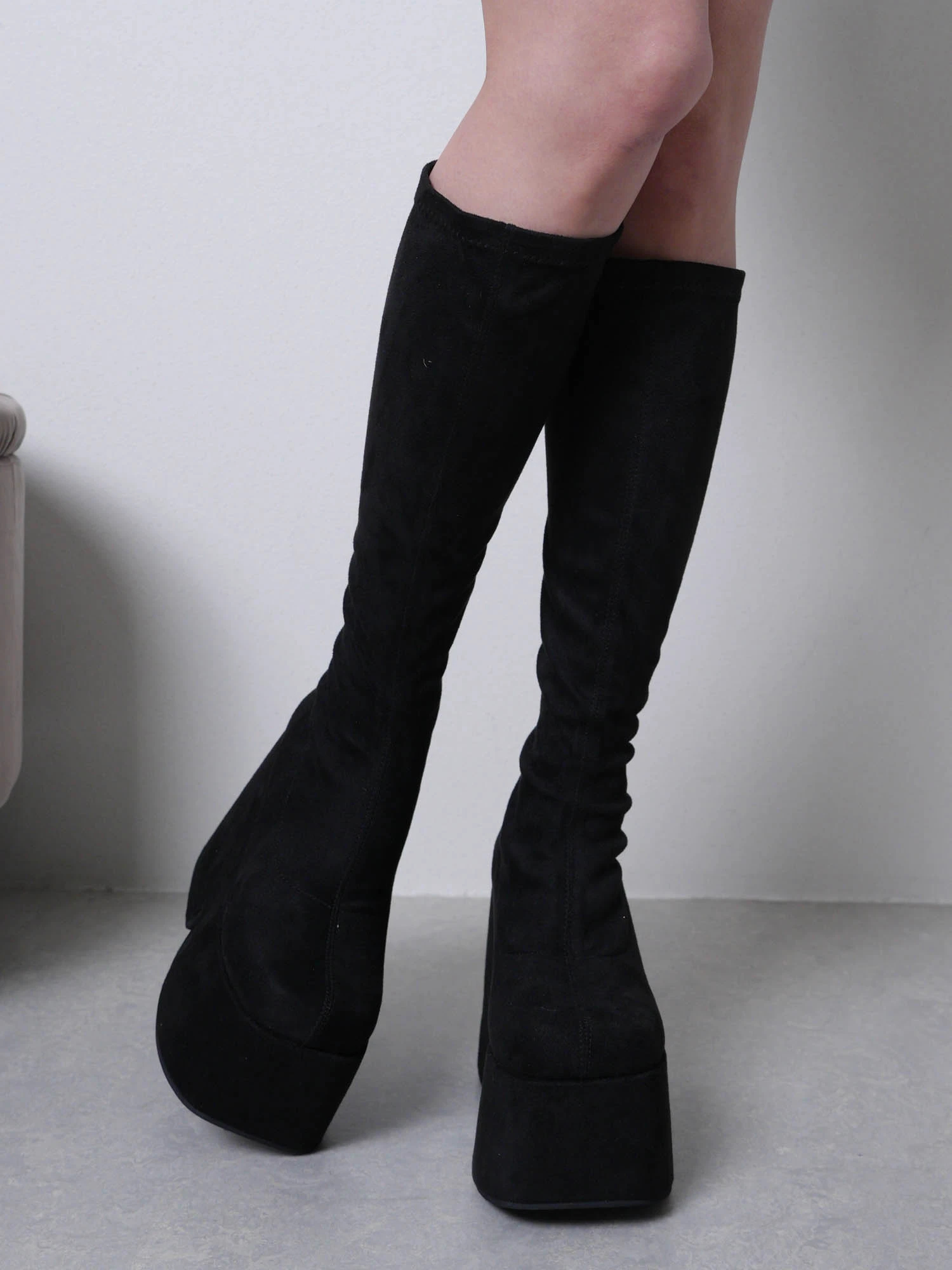 LIP SERVICE（リップサービス）｜ プラットフォームスクエアミドル