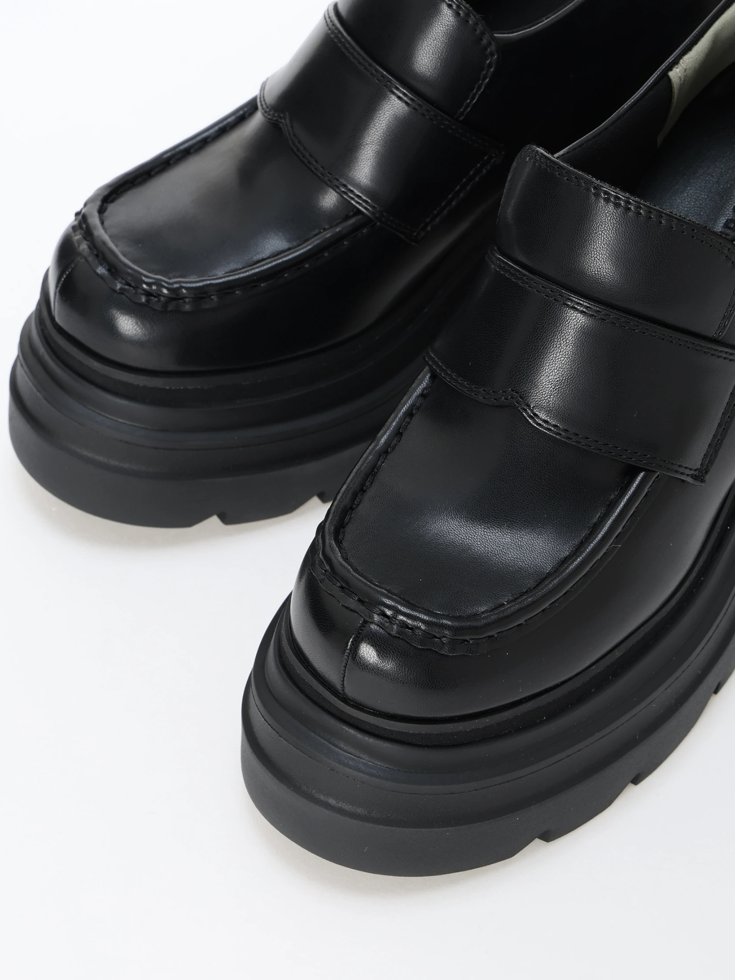 LIP SERVICE（リップサービス）｜ ボリュームソールローファー