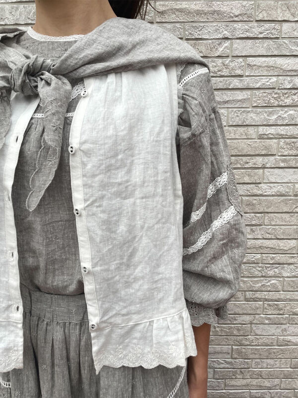 立川店/EC限定】リネンノースリレースブラウス（オフホワイト/ブラック