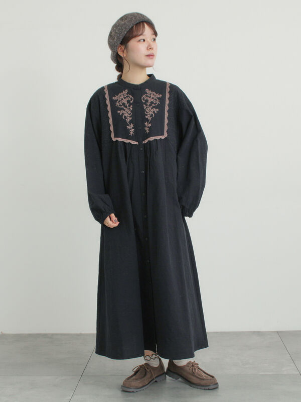 セール】 【S/Mサイズ】切替配色刺繍ワンピース（ブラック/ベージュ