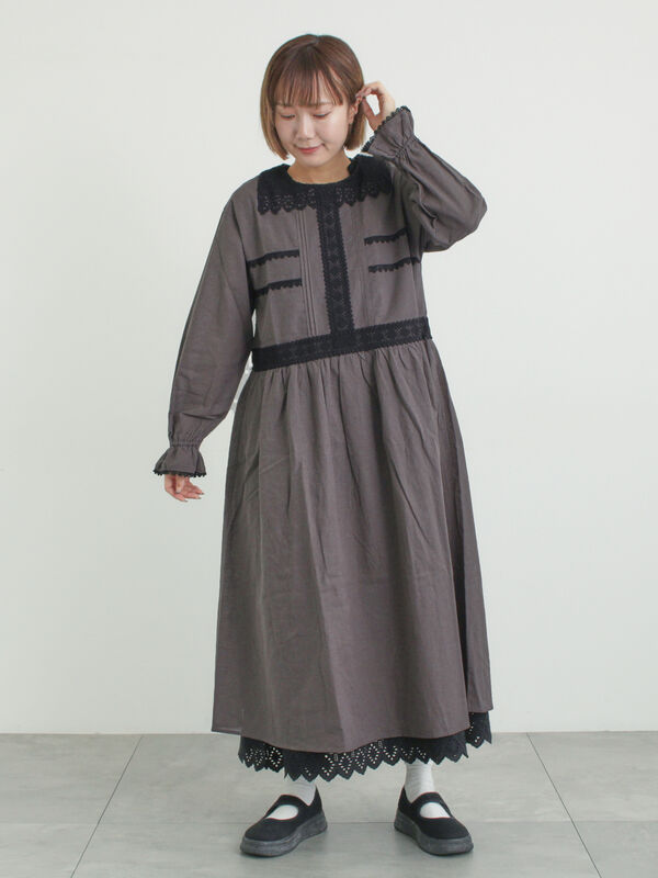 レースピンタックワンピース（チャコールグレー/ベージュ/キナリ
