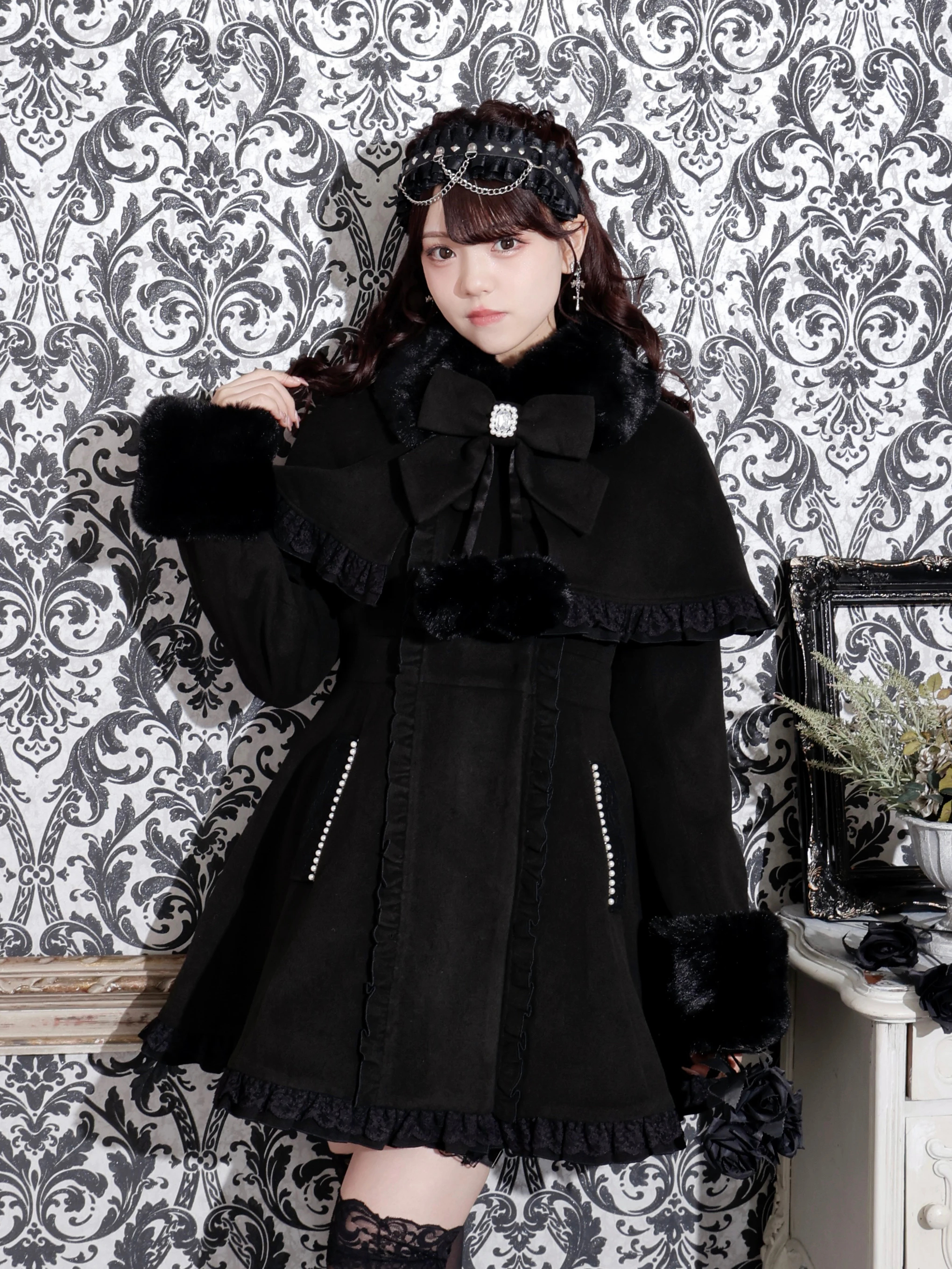 ゴシックフリルレースアップケープコート（コート｜濃グレー・黒