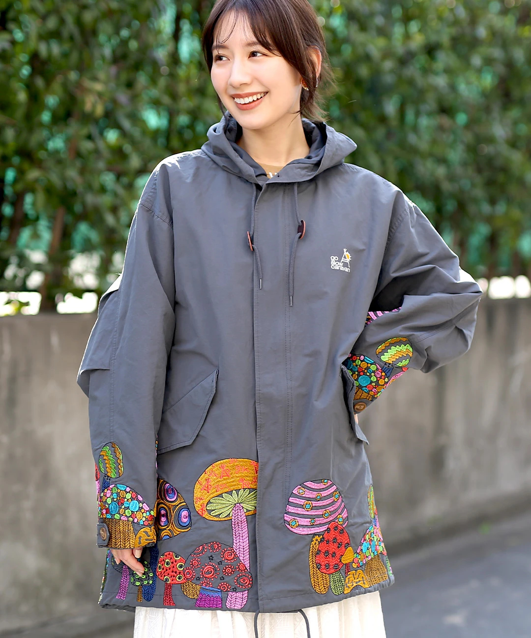 go slow caravan コットンナイロンパネル刺繍モッズコート【WEB限定