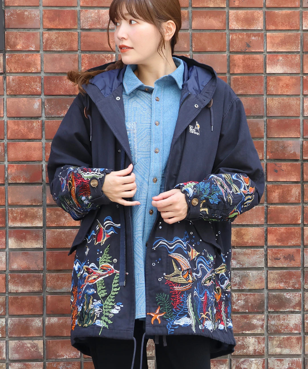 go slow caravan ライトキャンバスパネル刺繍モッズコート【WEB限定