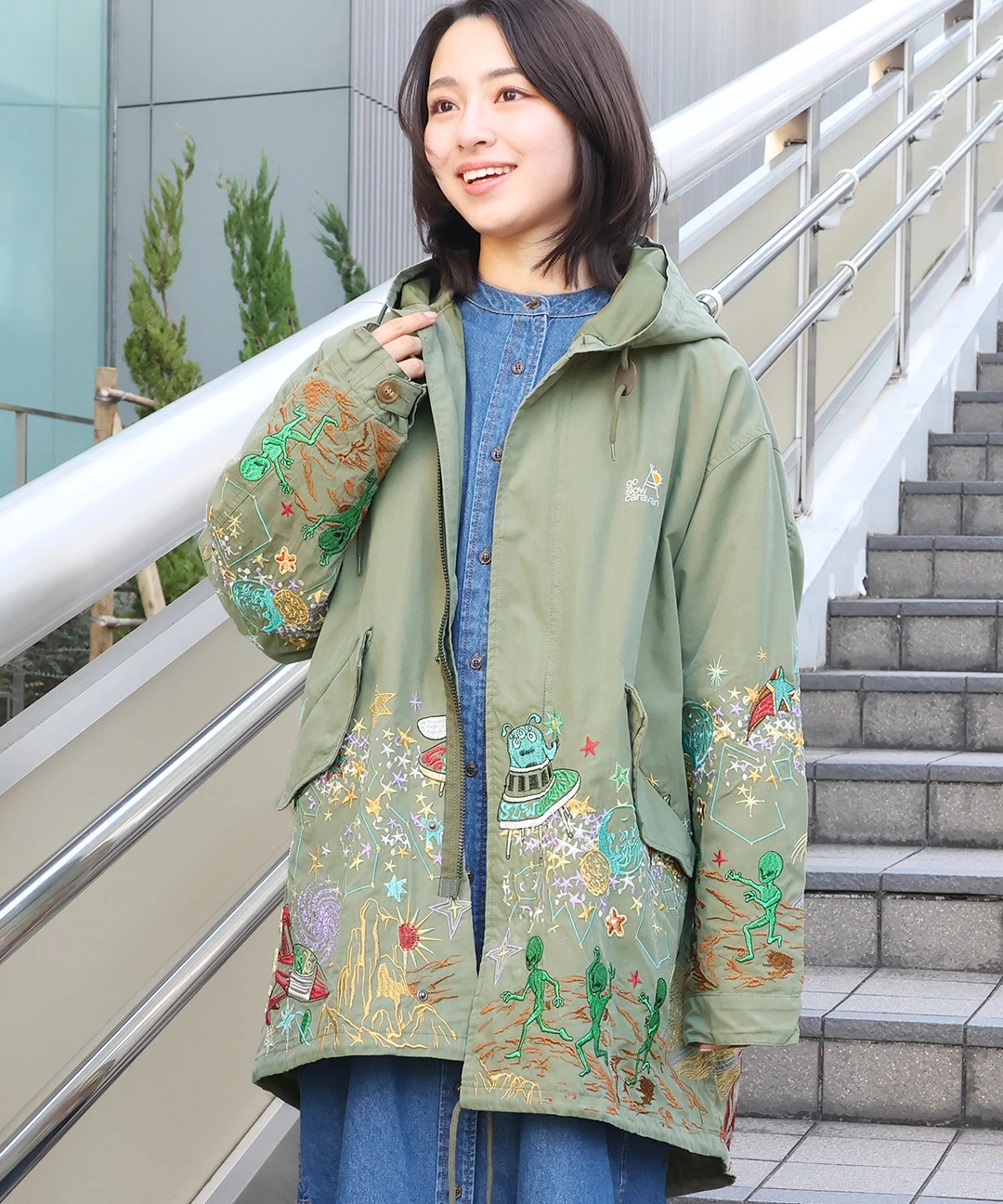 go slow caravan コットンナイロンパネル刺繍モッズコート【WEB限定