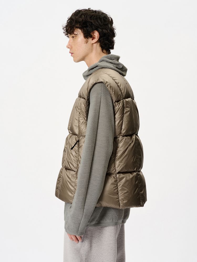 公式・限定】Goldwin 0 スリーディメンショナルダウンライトベスト