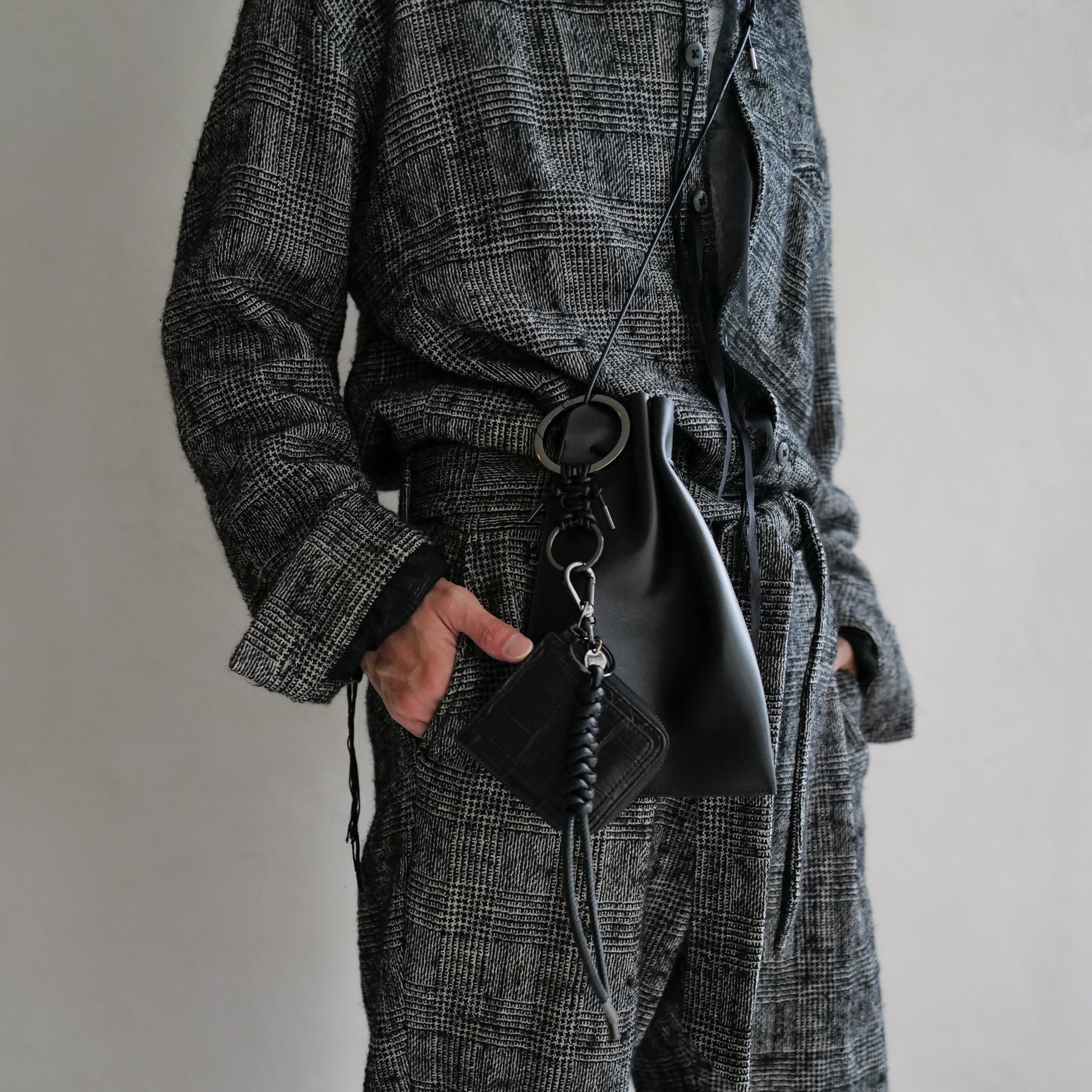 HERRIE KINCHAKU POUCH - PM / RAPTO FLEX｜ミニマル 巾着ポーチ 本革