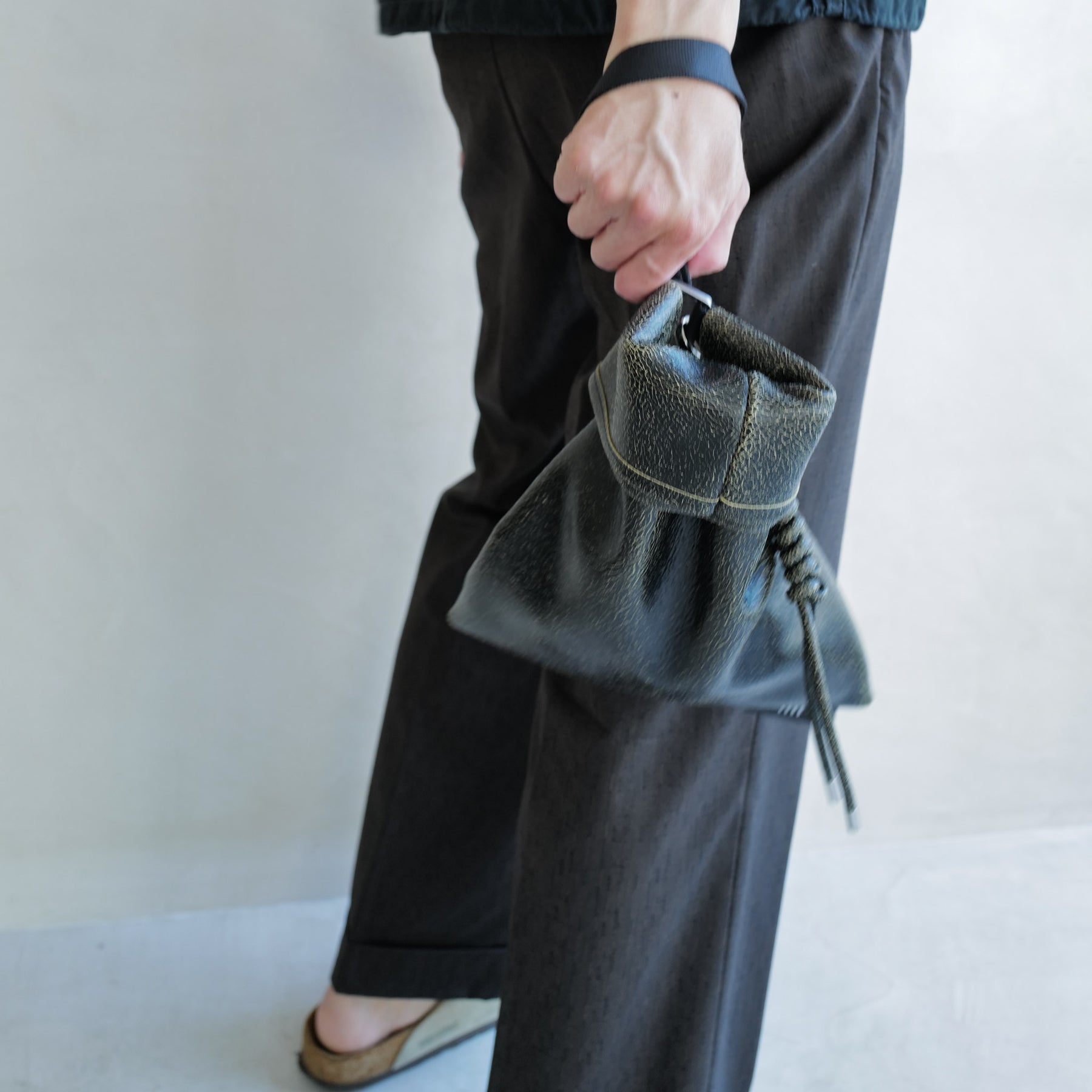 ANNIE RICE BAG iii / CRACK｜ヒビ加工 アップサイクル レザー 巾着