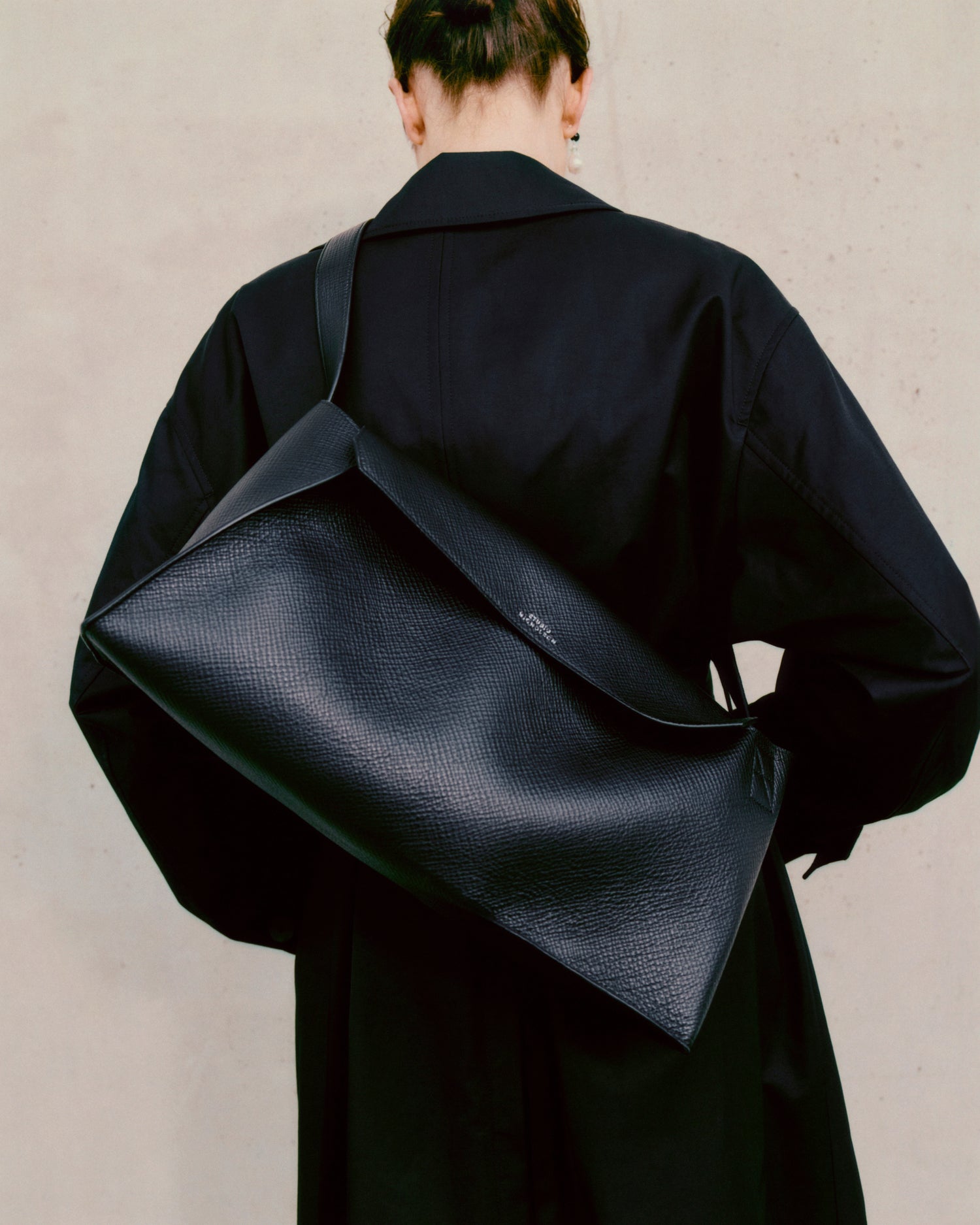 SHIBORU LEATHER BAG IN BLACK