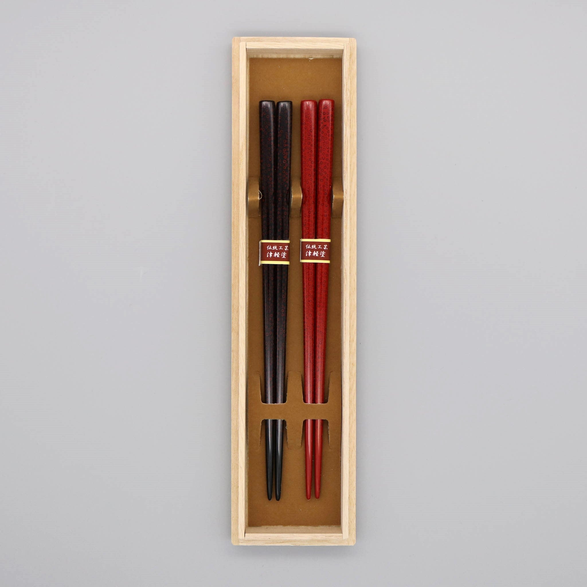 津軽塗 夫婦箸 | ななこ塗 黒上・赤上 | イシオカ工芸
