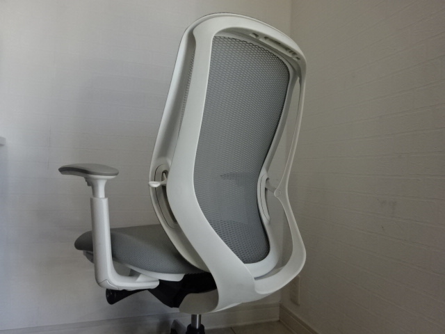 C-743 オカムラ 人気のシルフィー ライトグレー ハイバック 前傾機能