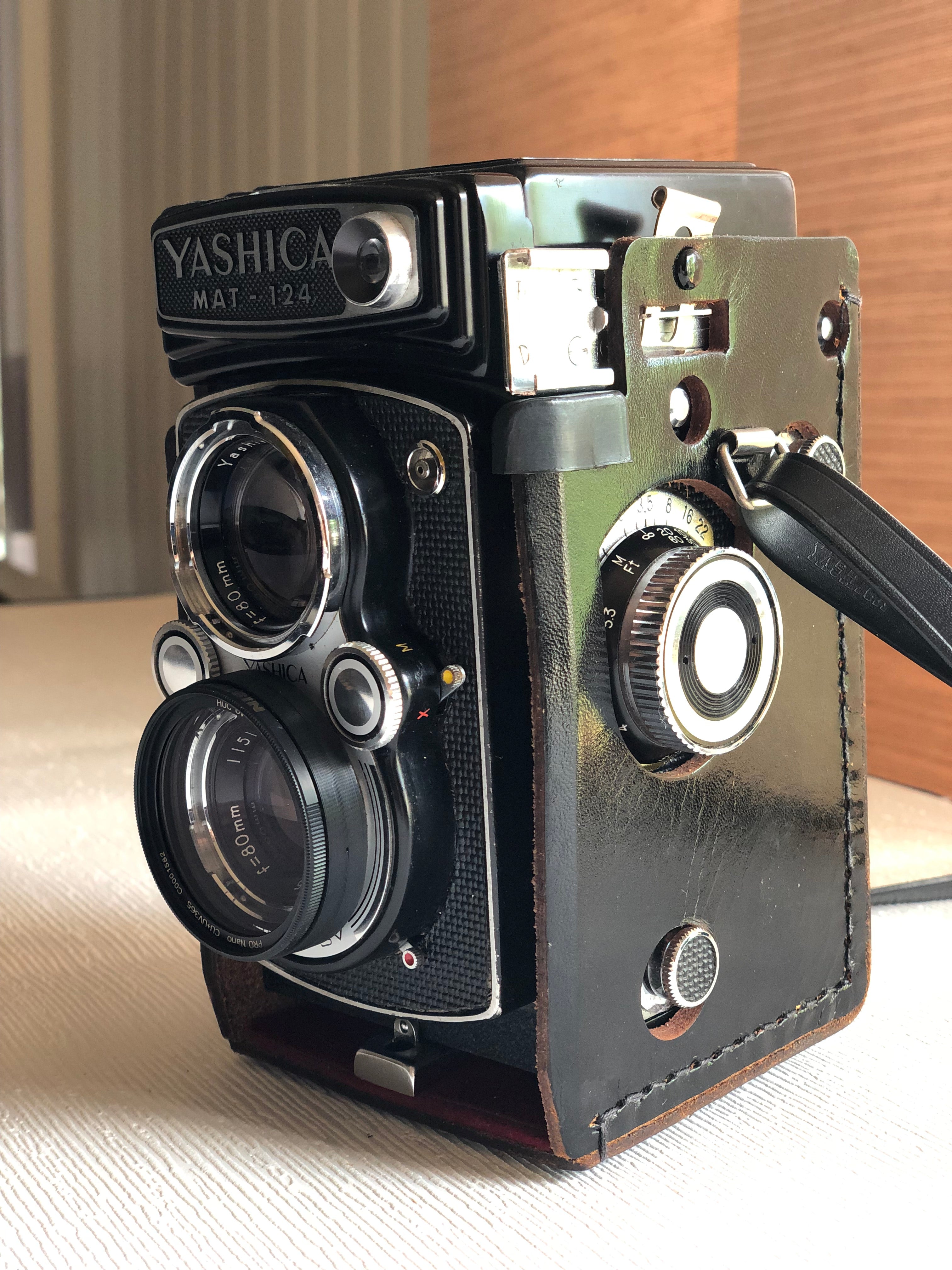 Yashica YASHICA(ヤシカ）Mat-124G Mat 124G: A Twin-Lens Classic