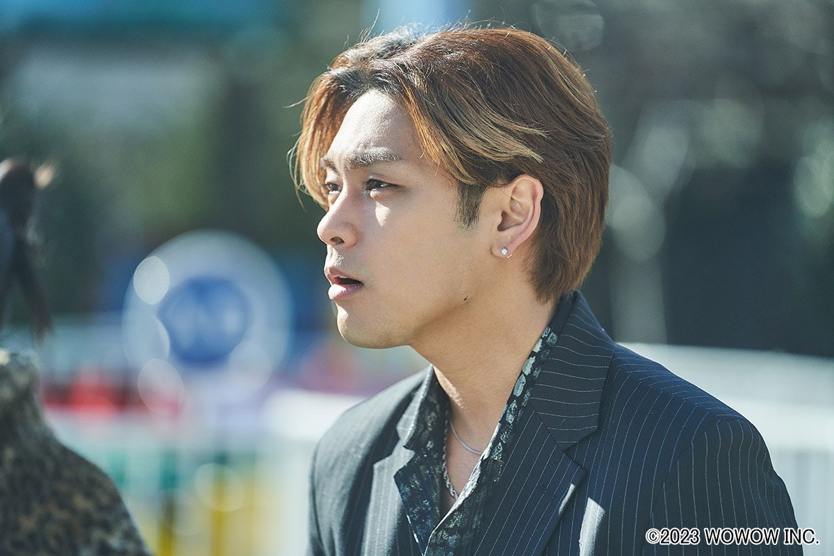 ホスト役の柳楽優弥のお洒落と色気がダダ漏れ！ 「オレは死んじまった