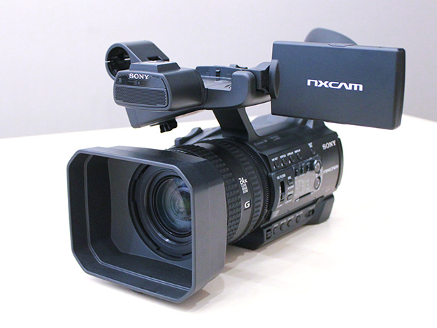 ソニー、NXCAMカムコーダー「HXR-NX100」を発売。3連マニュアルリング