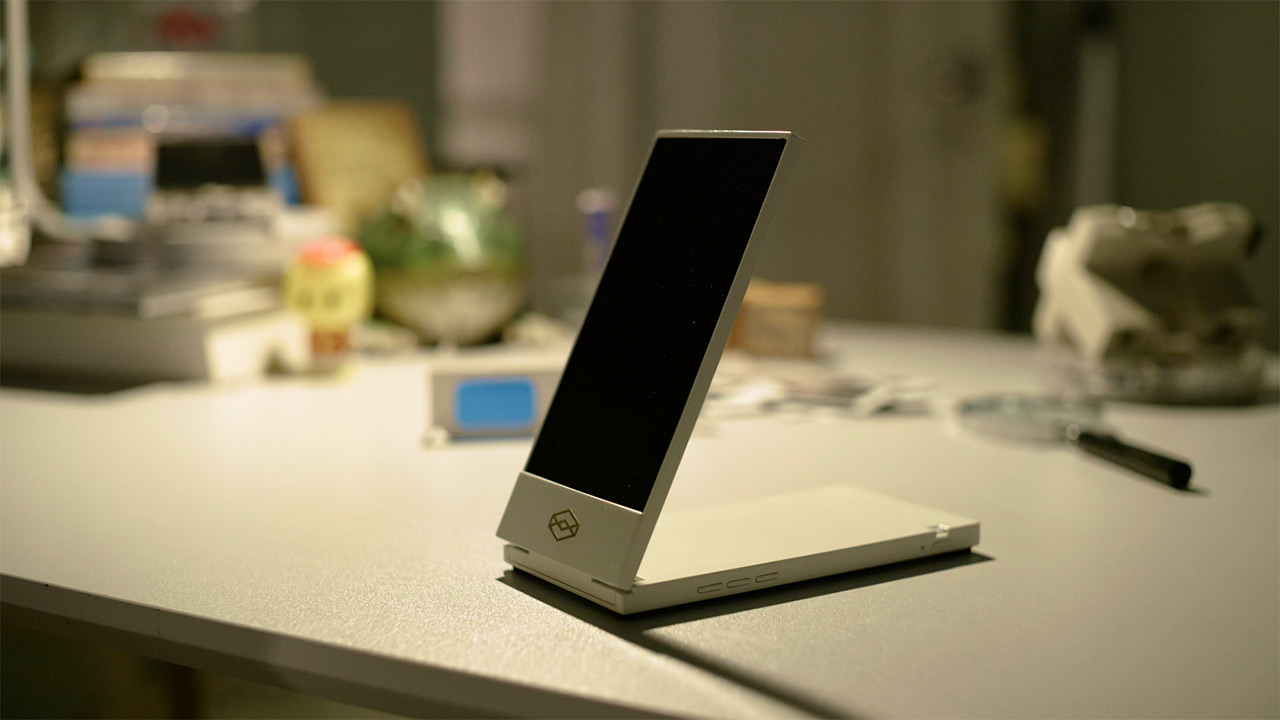 Looking Glass Goホワイト 本体と付属品 Looking Glass、初の