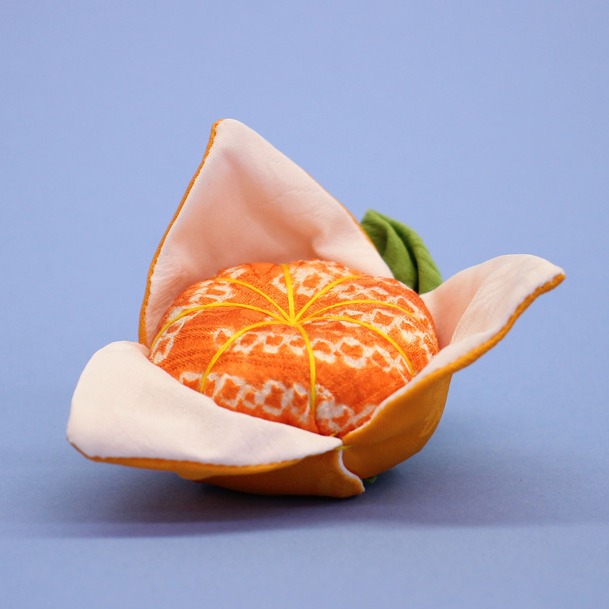 皮むきミカン 吊るし飾り｜ちりめん細工の和風オーナメント（ひな祭り