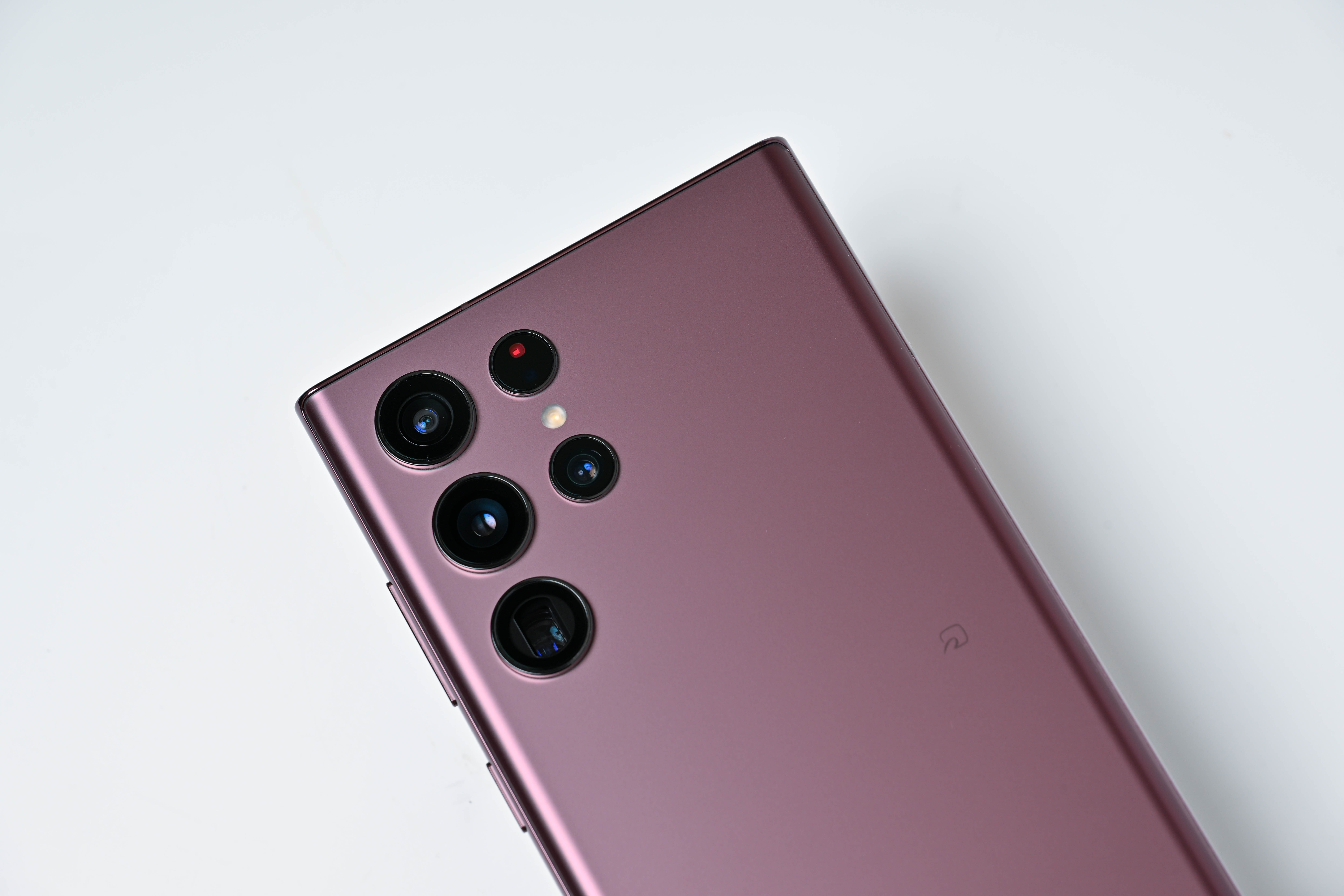 サムスン「Galaxy S22 Ultra」、4つのカメラを徹底的に試す