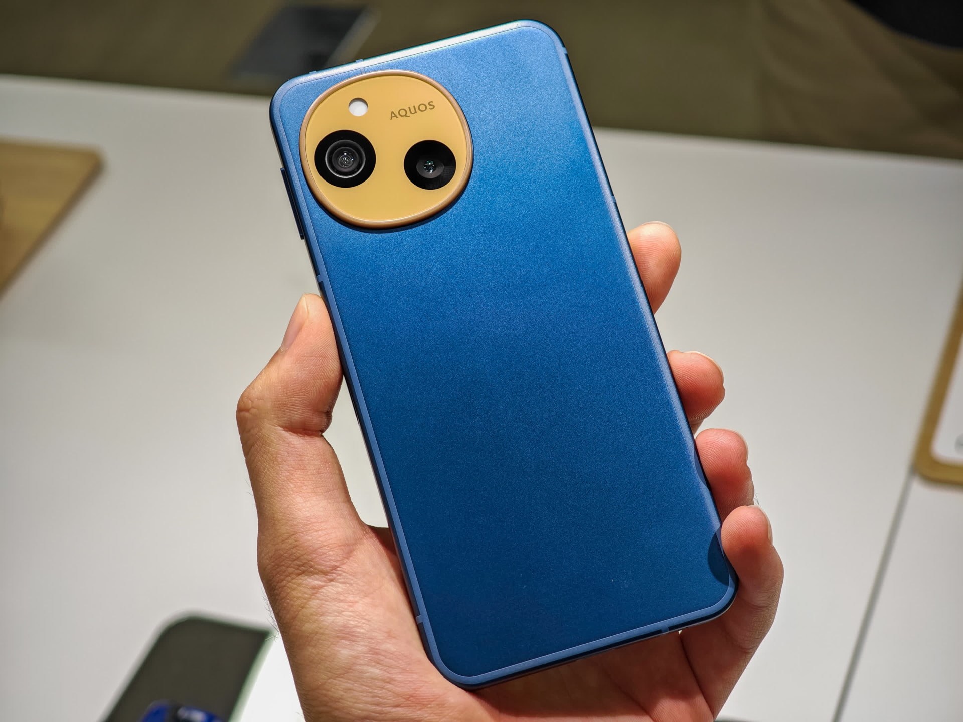 楽天モバイル、「AQUOS sense10」と「OPPO A5 5G」を値下げ - ケータイ