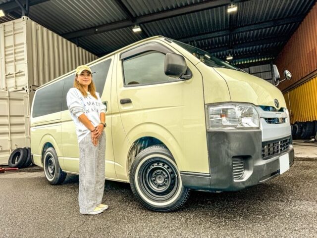 希少色ハイエース×ホワイトリボン🎀 ｜ 株式会社カミムラタイヤサービス