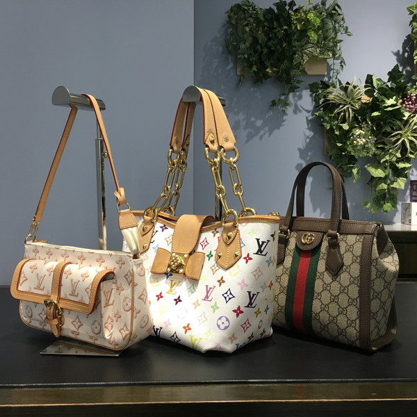 新入荷】人気のブランドバッグ・財布が新たに入荷！お買得品コーナーも