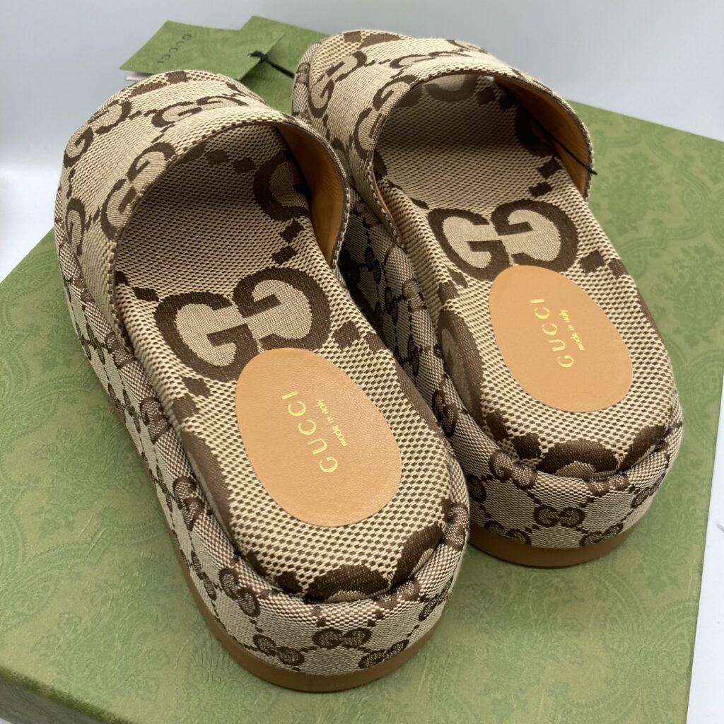 GUCCI GGパターン サンダル (新品未使用) GUCCI グッチ GG キャンバス