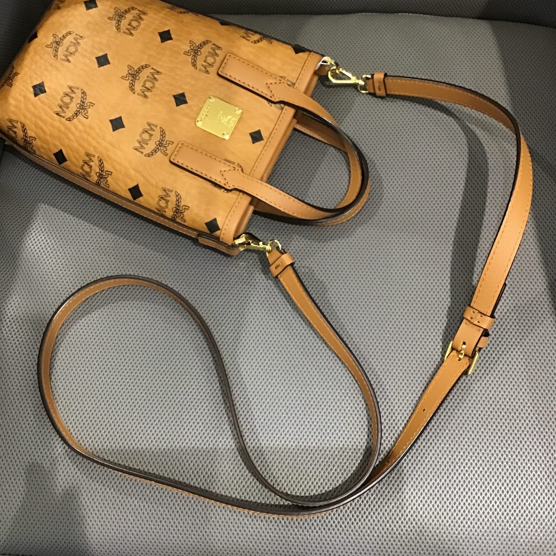 MCM（エムシーエム）ヴィセトス クロスボディバッグの買取価格と査定の