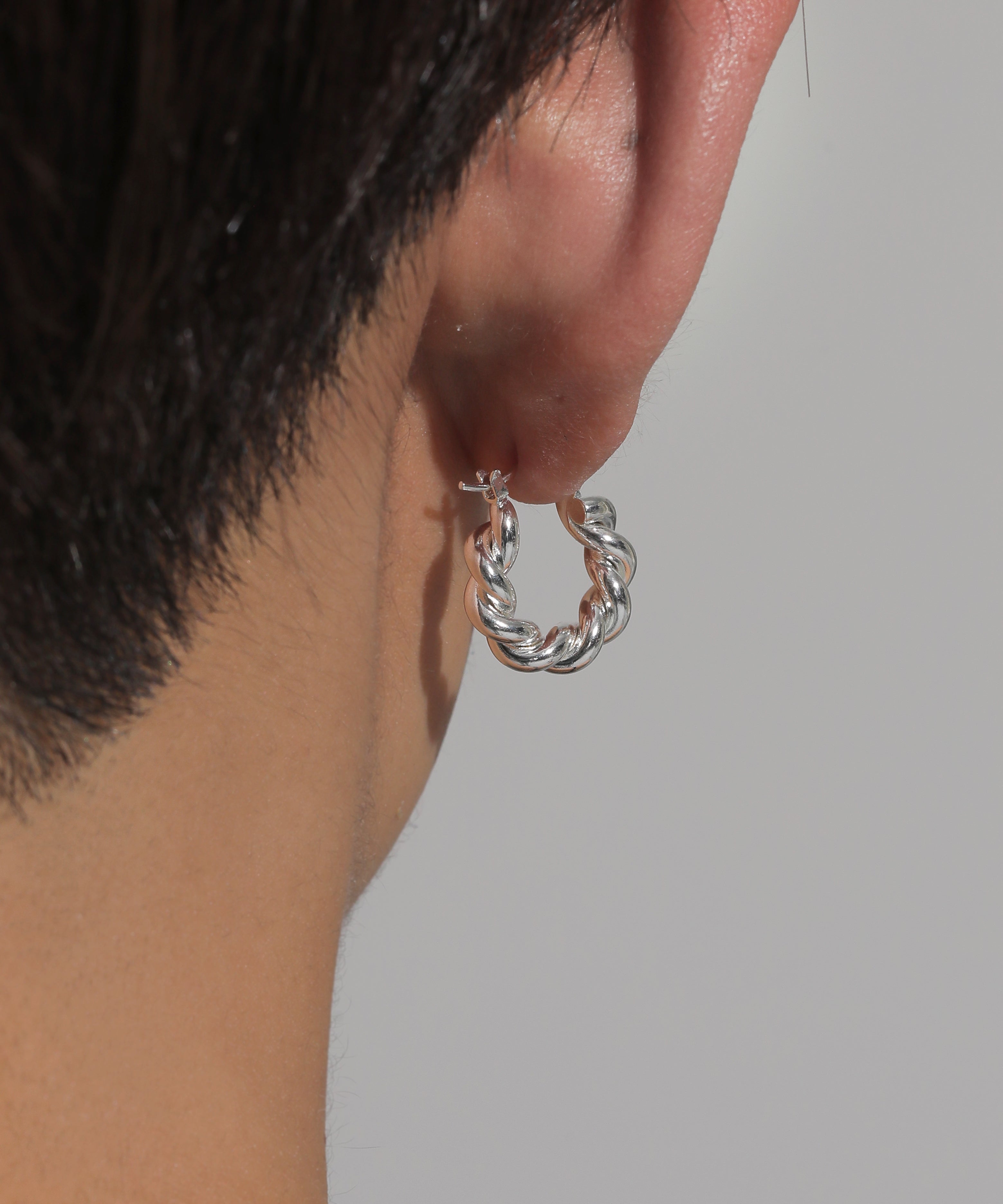 デザイン ツイスト フープピアス