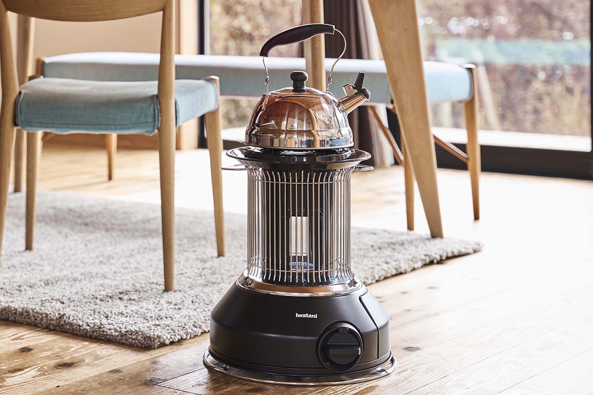 イワタニから屋内外兼用ガスストーブ。やかんでお湯も沸かせる - 家電