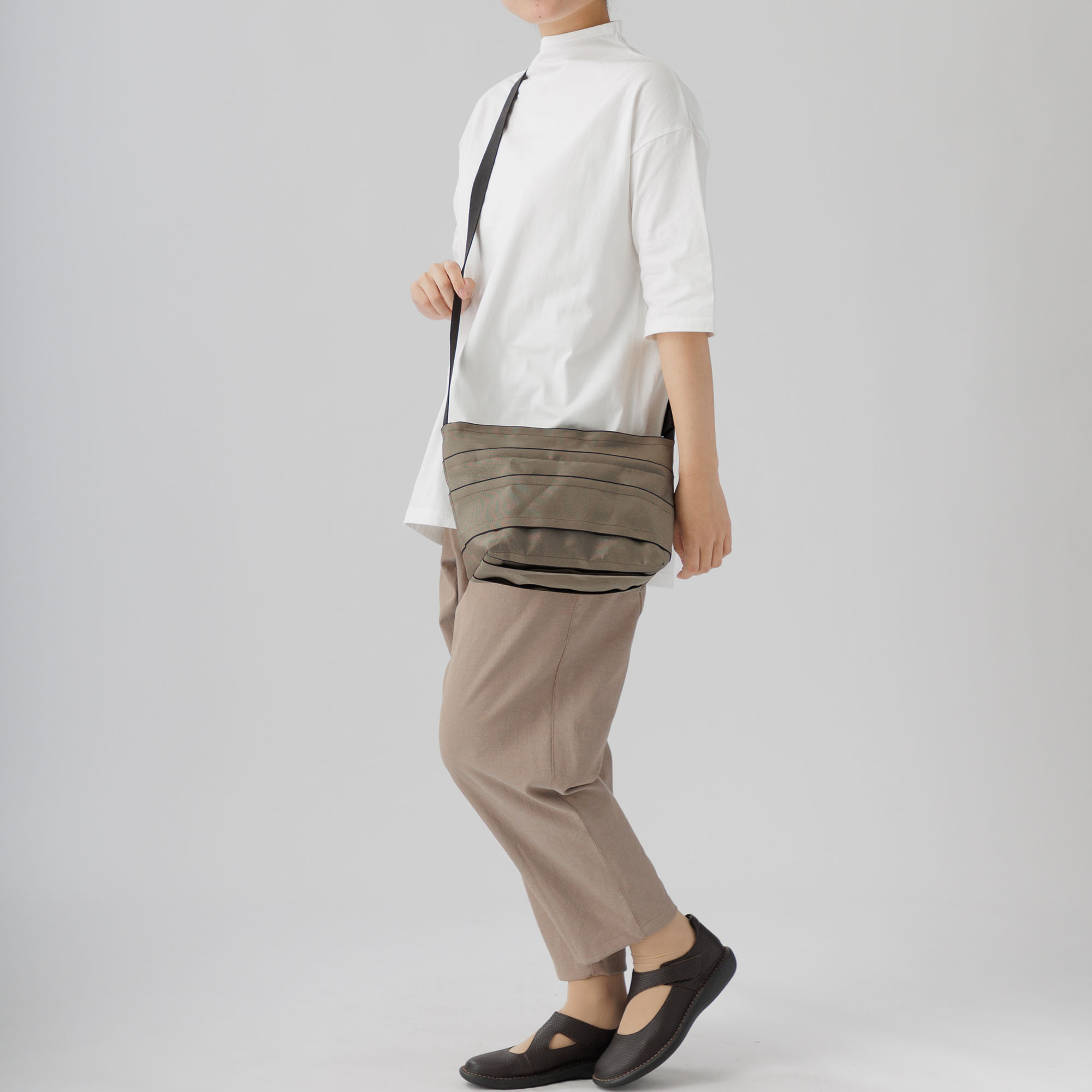 多彩なポケットのショルダーバッグ(小)5411-0 Series | かぐらやONLINE