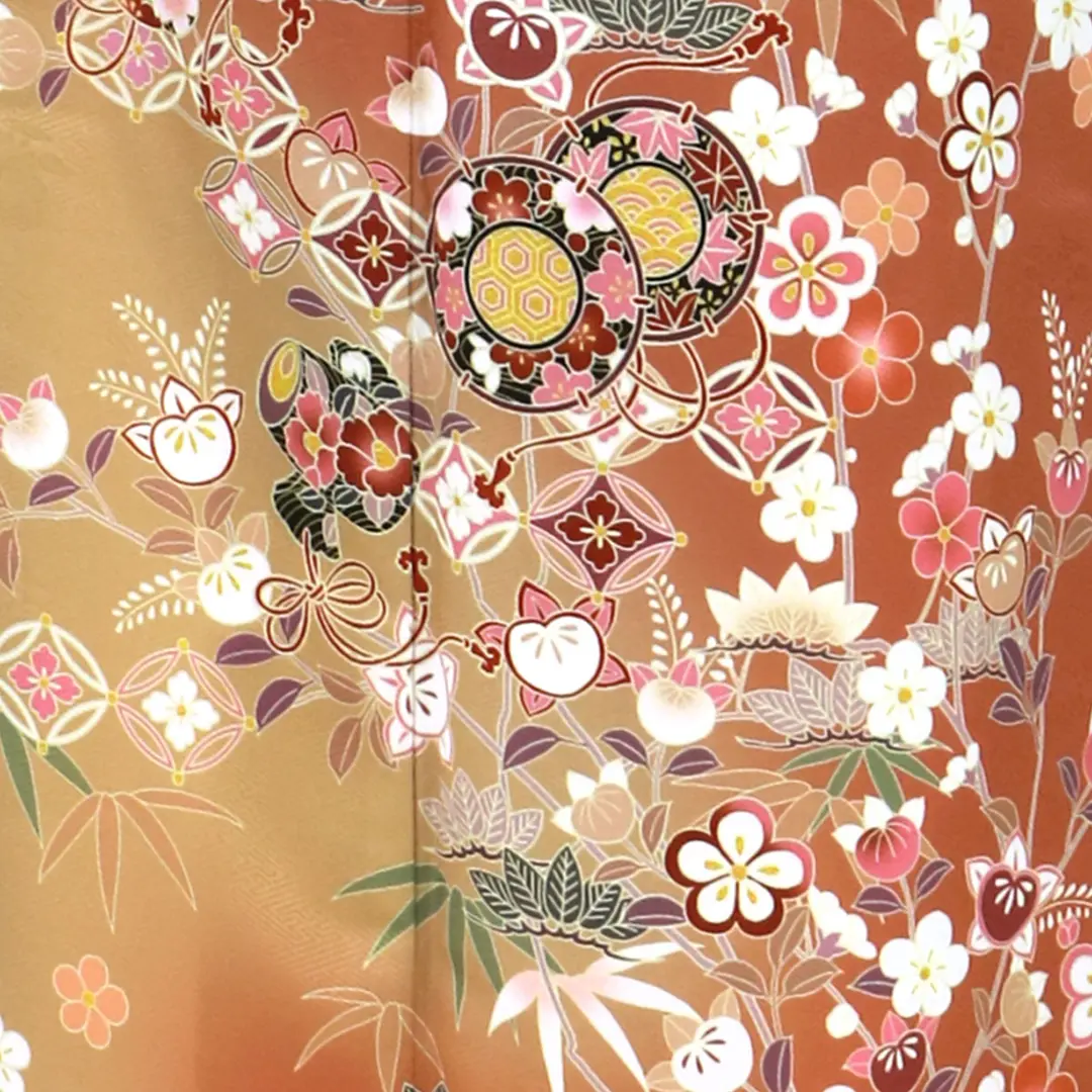 樺色（かばいろ）地に橘と吉祥文様の訪問着（袷）（ポリエステル