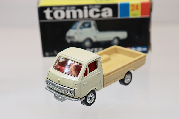 ミニカーショップ ケンボックス トミカ 黒箱☆24☆トヨタハイエース