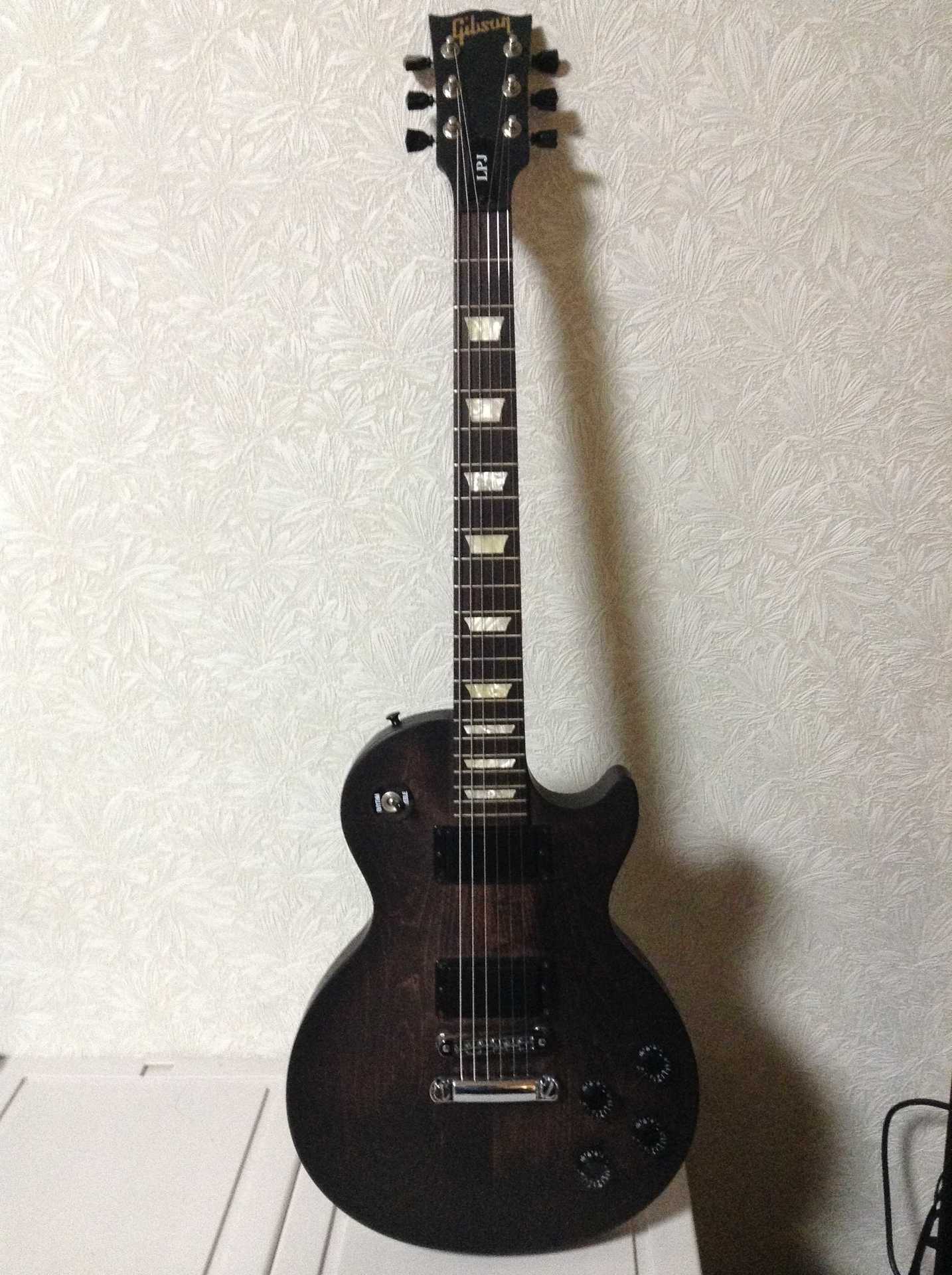 LES PAUL LPJ 2013 MODEL: 昔に比べりゃ 金も入るし・・・・
