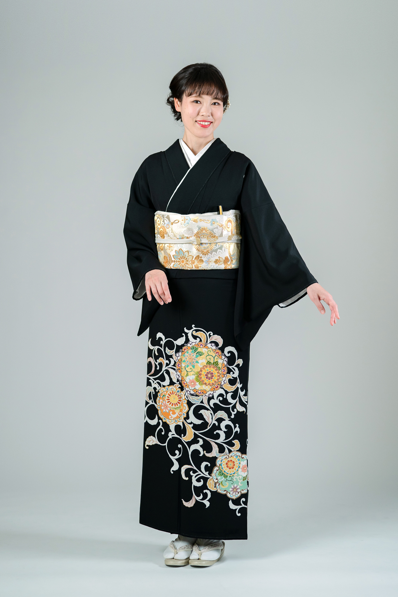 最高級の京友禅留袖レンタル】品番：t-672 唐草柄 標準のMLサイズ