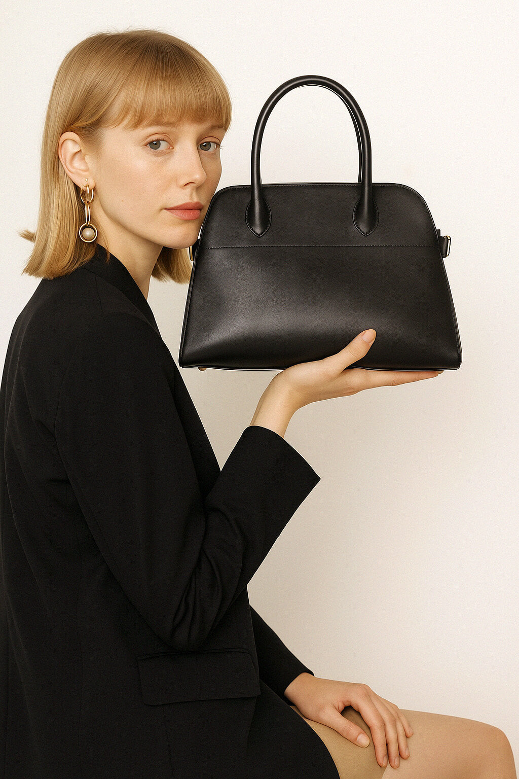 The Row Soft Margaux 10 Bag in Leather – Kinship JP