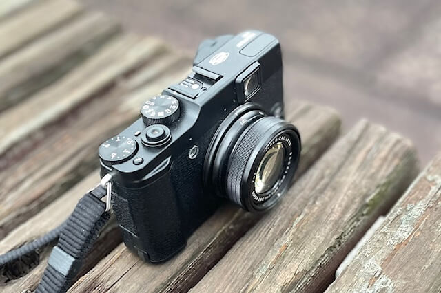 いまこそ欲しい、X100シリーズの弟分だったFUJIFILM X10。｜記憶カメラ