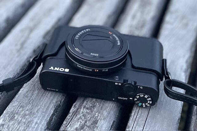SONY RX100 M3に純正ケース〈LCJ-RXK〉とネックストラップをつけてみた