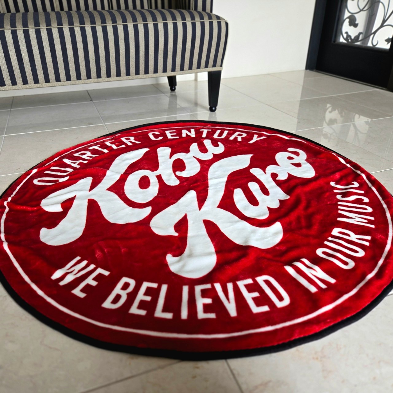 コブクロ サークルロゴ リバーシブルブランケット 赤/青 ペール容器